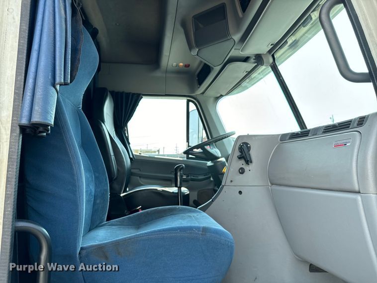 image for item OG9598 2004 Freightliner  CL120 semi truck