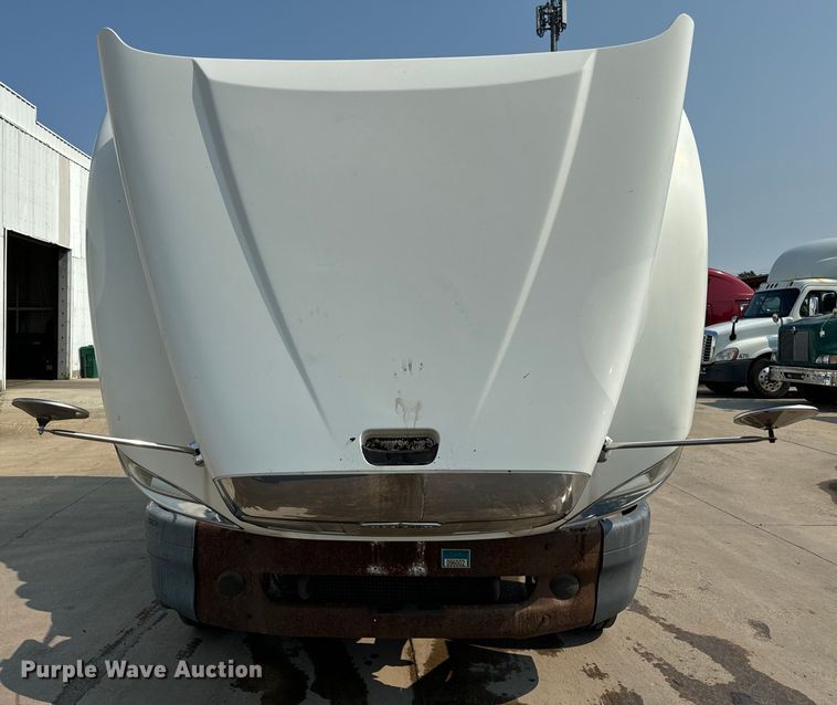 image for item OG9598 2004 Freightliner  CL120 semi truck