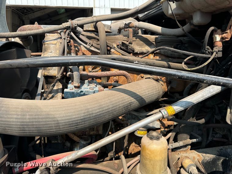 image for item OG9598 2004 Freightliner  CL120 semi truck