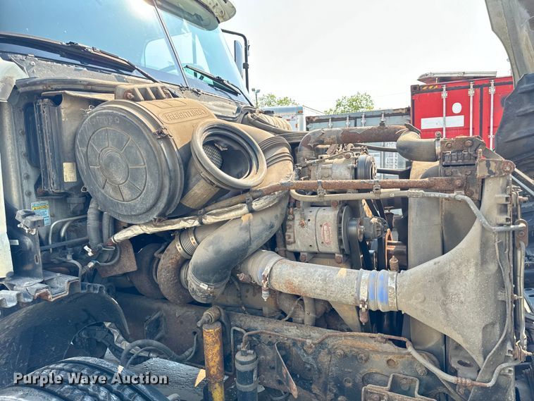 image for item OG9598 2004 Freightliner  CL120 semi truck