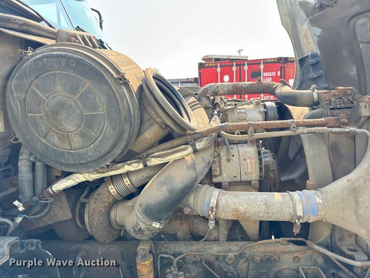 image for item OG9598 2004 Freightliner  CL120 semi truck