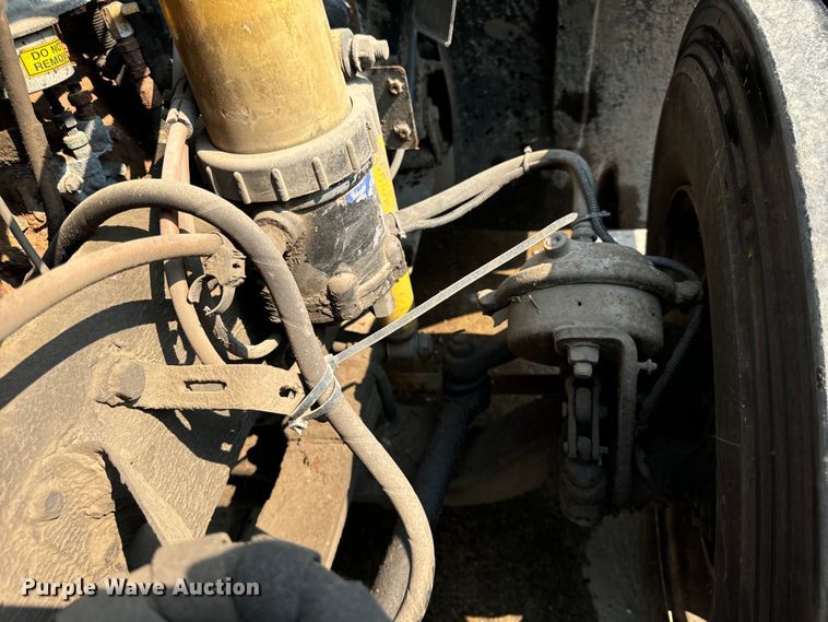 image for item OG9598 2004 Freightliner  CL120 semi truck