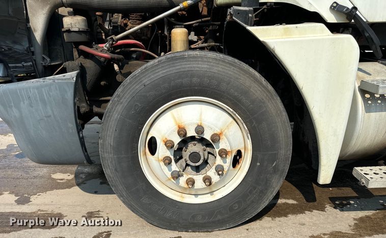 image for item OG9598 2004 Freightliner  CL120 semi truck