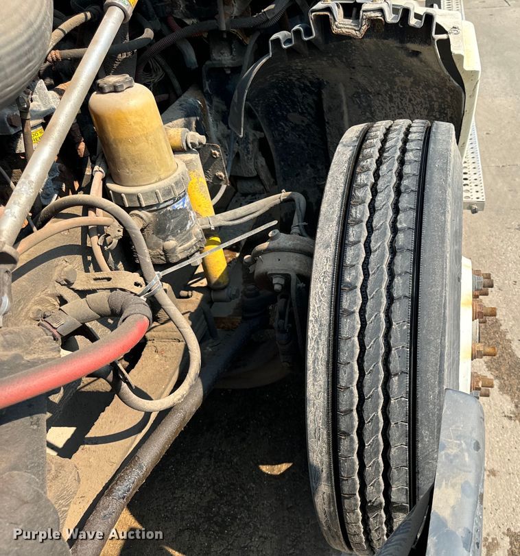 image for item OG9598 2004 Freightliner  CL120 semi truck