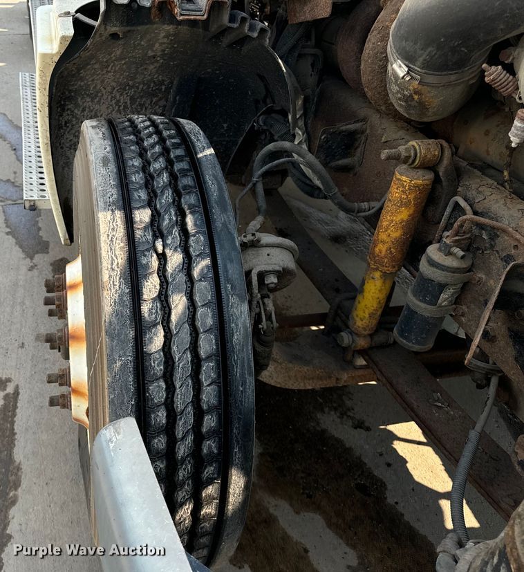 image for item OG9598 2004 Freightliner  CL120 semi truck