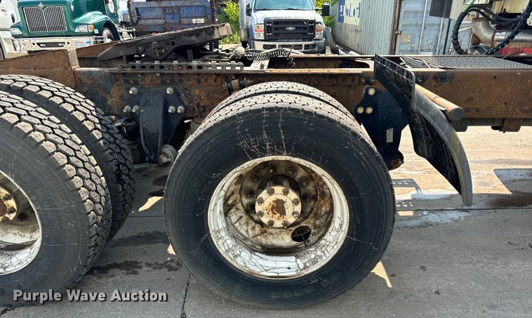 image for item OG9598 2004 Freightliner  CL120 semi truck