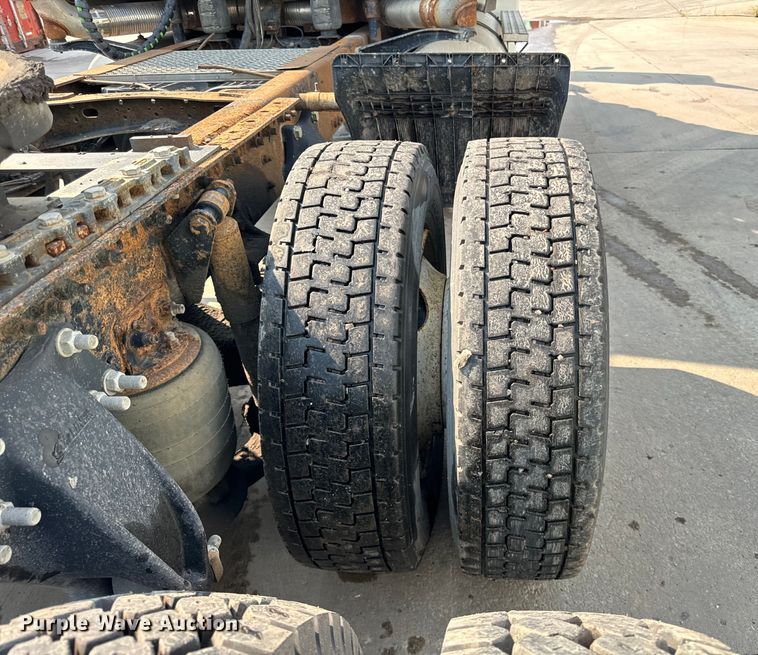 image for item OG9598 2004 Freightliner  CL120 semi truck