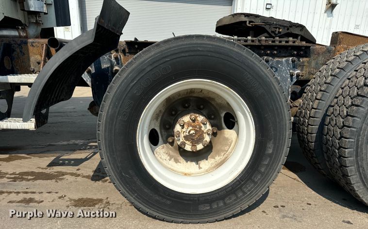 image for item OG9598 2004 Freightliner  CL120 semi truck