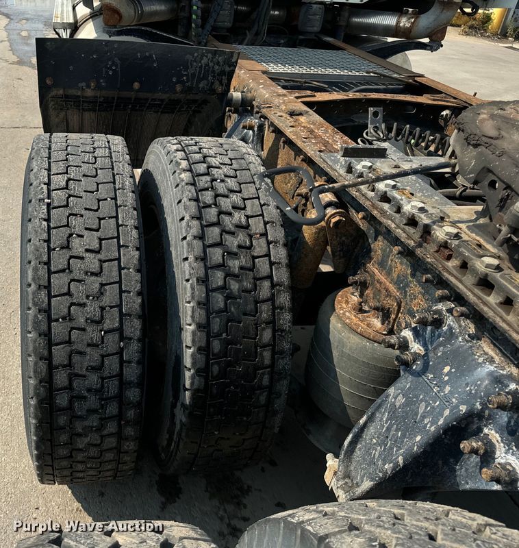 image for item OG9598 2004 Freightliner  CL120 semi truck