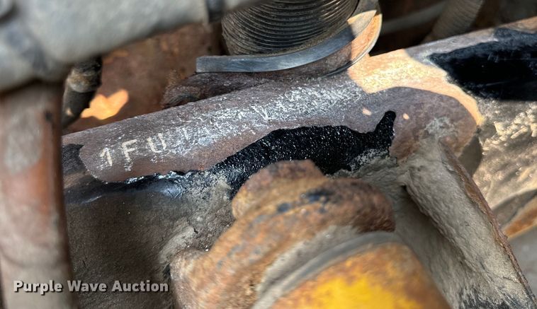 image for item OG9598 2004 Freightliner  CL120 semi truck