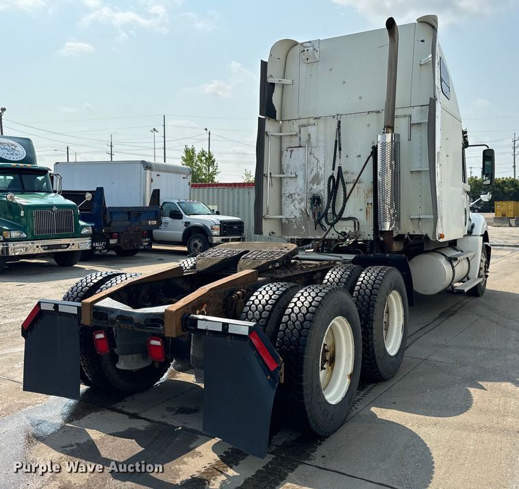 image for item OG9599 2007 Freightliner  Columbia  semi truck