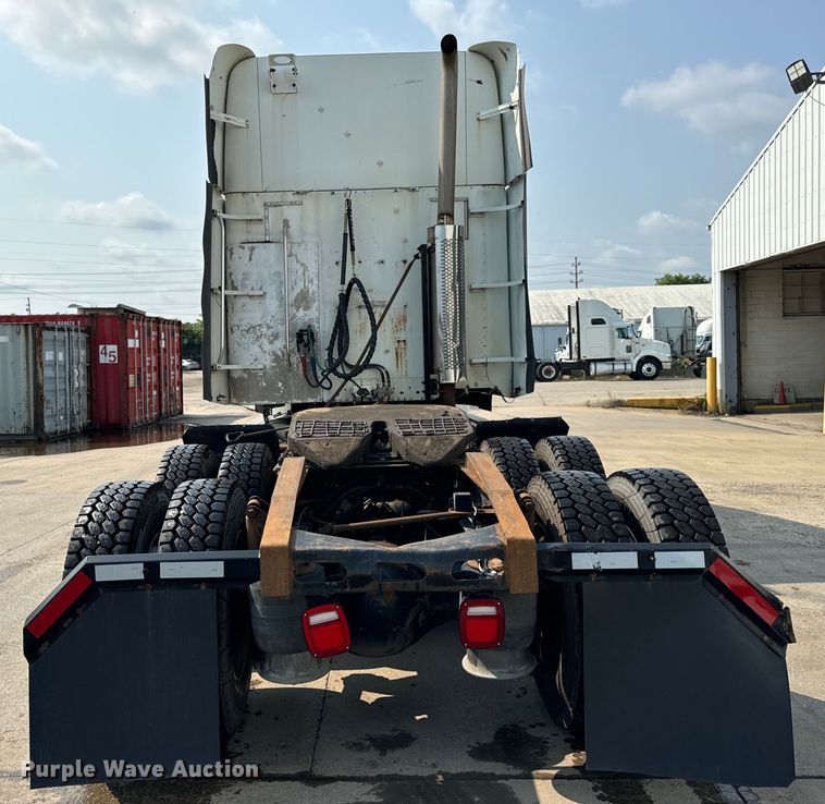 image for item OG9599 2007 Freightliner  Columbia  semi truck