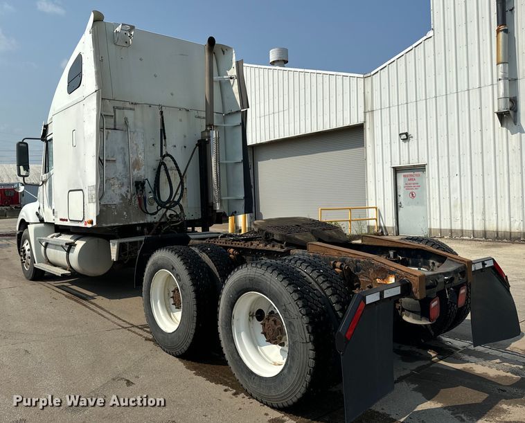 image for item OG9599 2007 Freightliner  Columbia  semi truck