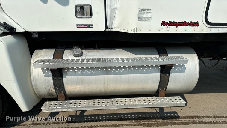 image for item OG9599 2007 Freightliner  Columbia  semi truck