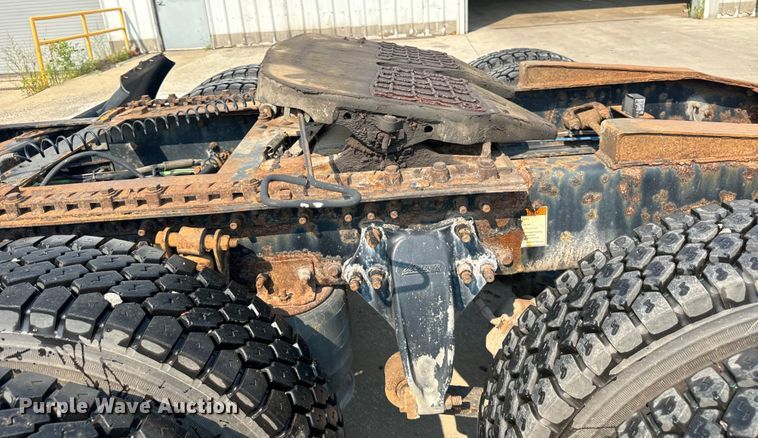 image for item OG9599 2007 Freightliner  Columbia  semi truck