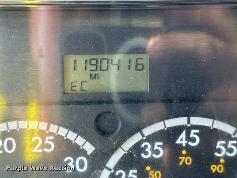 image for item OG9599 2007 Freightliner  Columbia  semi truck