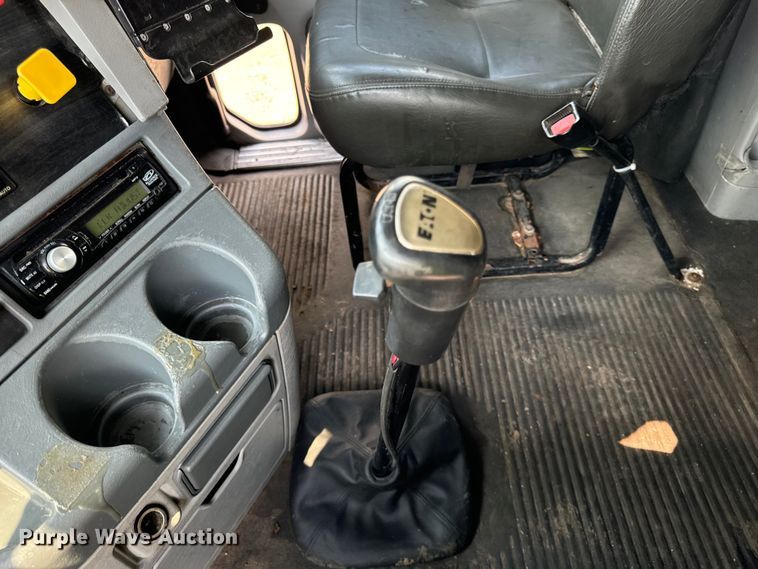 image for item OG9599 2007 Freightliner  Columbia  semi truck