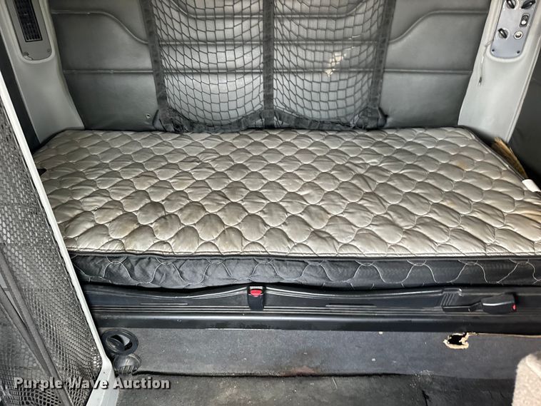 image for item OG9599 2007 Freightliner  Columbia  semi truck