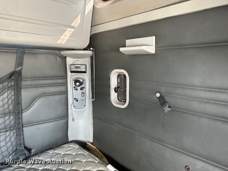 image for item OG9599 2007 Freightliner  Columbia  semi truck