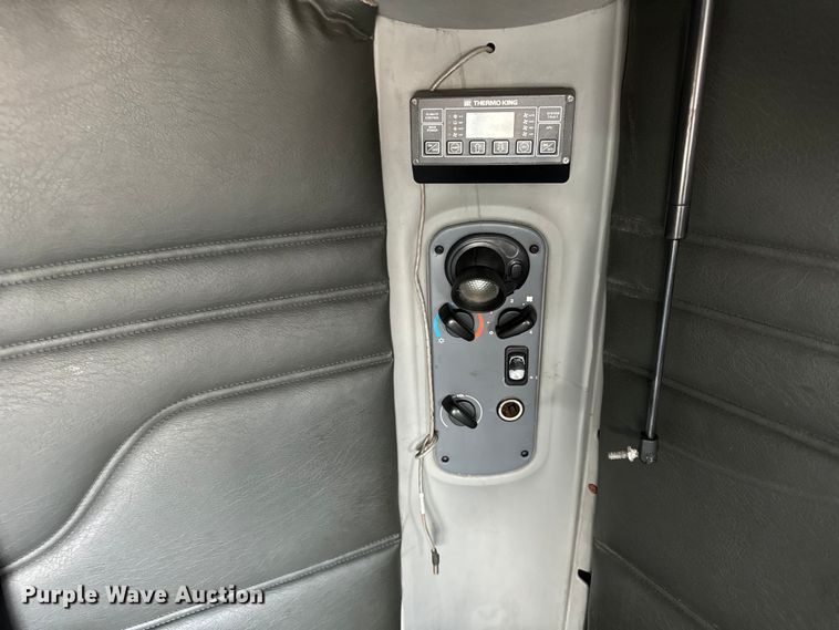 image for item OG9599 2007 Freightliner  Columbia  semi truck