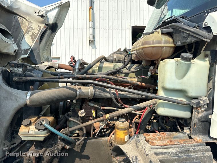 image for item OG9599 2007 Freightliner  Columbia  semi truck