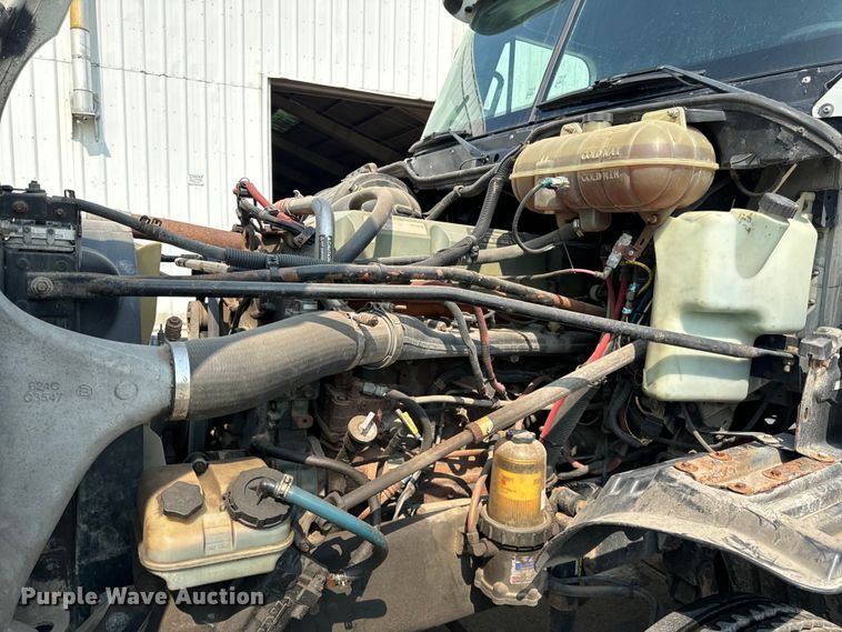 image for item OG9599 2007 Freightliner  Columbia  semi truck