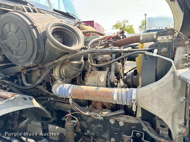 image for item OG9599 2007 Freightliner  Columbia  semi truck