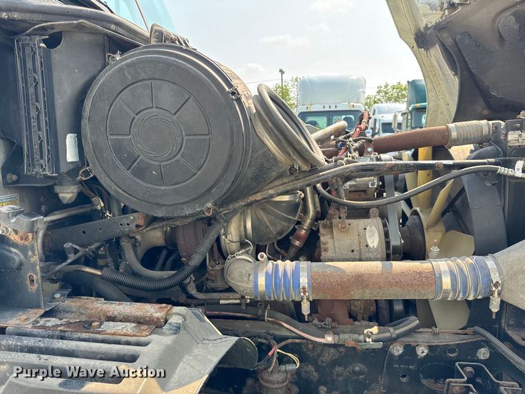 image for item OG9599 2007 Freightliner  Columbia  semi truck