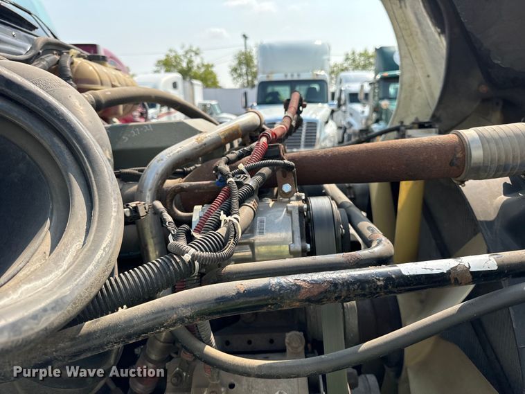 image for item OG9599 2007 Freightliner  Columbia  semi truck