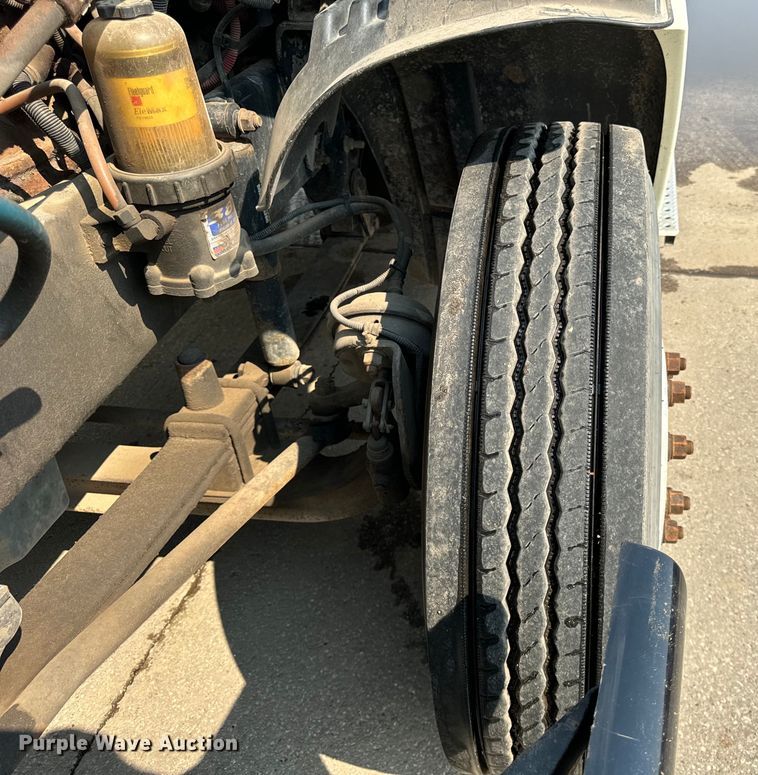 image for item OG9599 2007 Freightliner  Columbia  semi truck