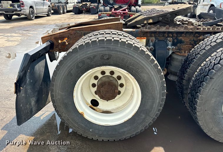 image for item OG9599 2007 Freightliner  Columbia  semi truck