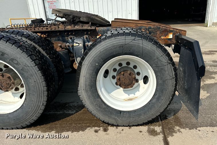 image for item OG9599 2007 Freightliner  Columbia  semi truck