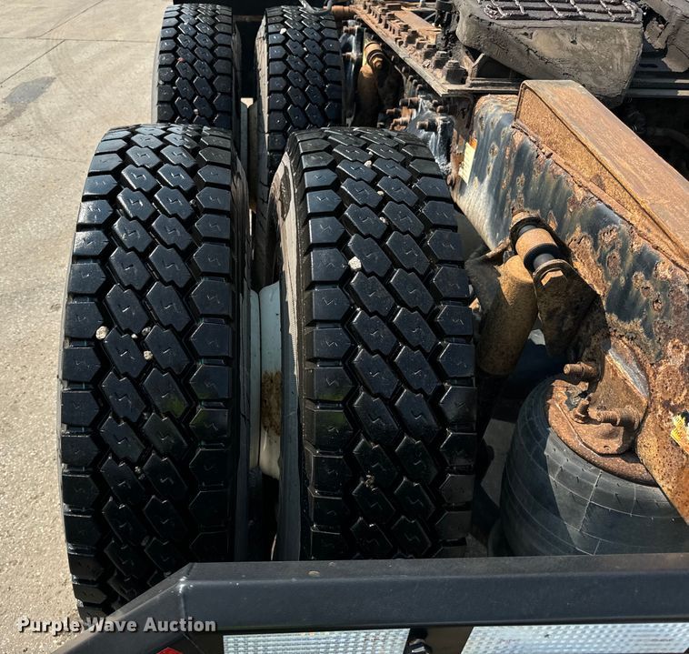 image for item OG9599 2007 Freightliner  Columbia  semi truck