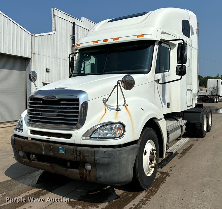 image for item OG9600 2005 Freightliner  Columbia semi truck