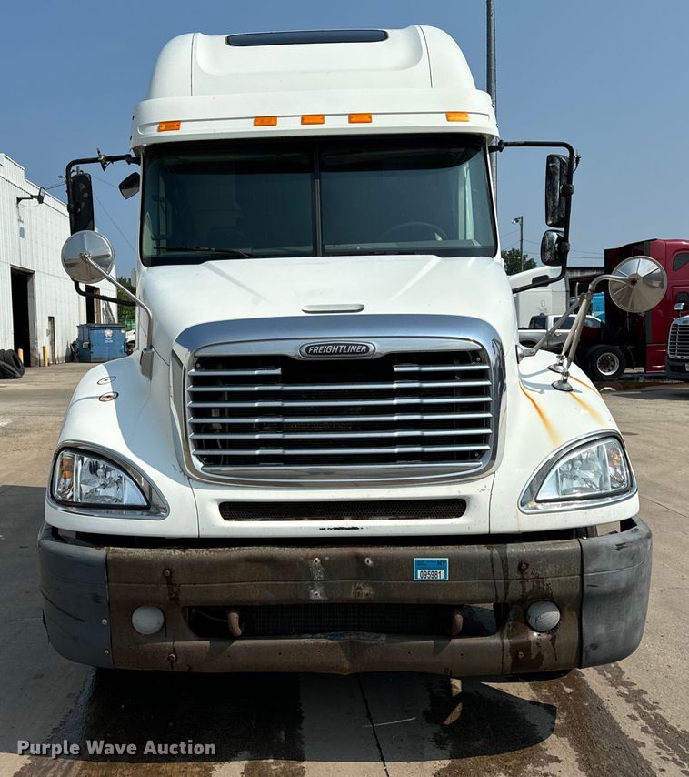 image for item OG9600 2005 Freightliner  Columbia semi truck