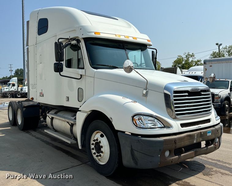 image for item OG9600 2005 Freightliner  Columbia semi truck