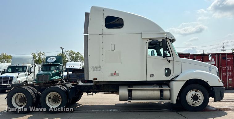 image for item OG9600 2005 Freightliner  Columbia semi truck