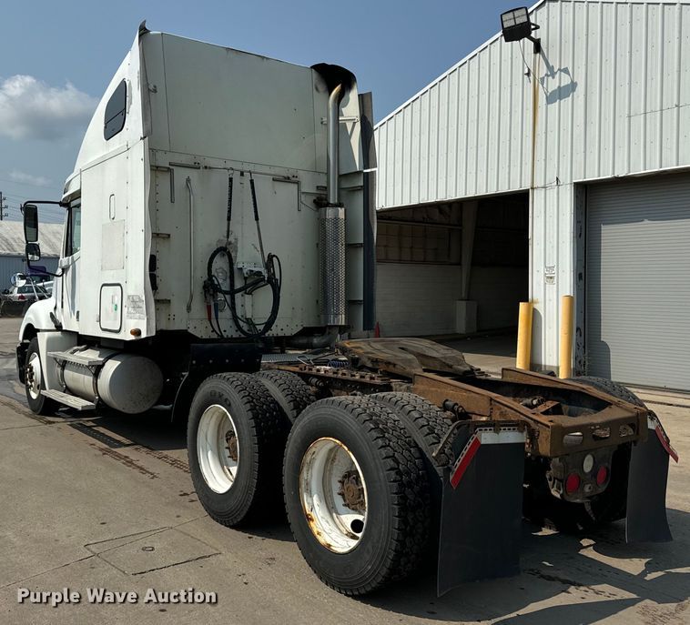 image for item OG9600 2005 Freightliner  Columbia semi truck