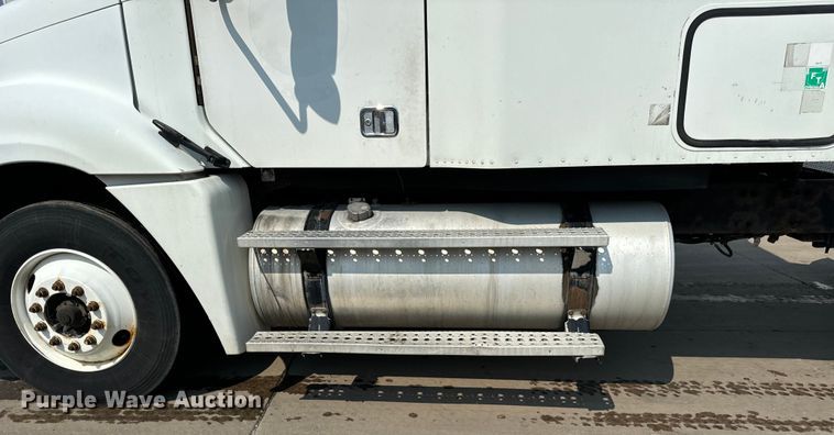 image for item OG9600 2005 Freightliner  Columbia semi truck