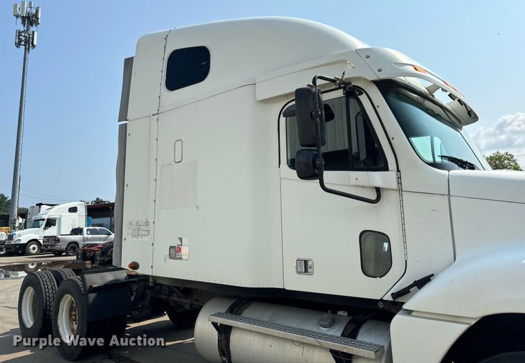 image for item OG9600 2005 Freightliner  Columbia semi truck