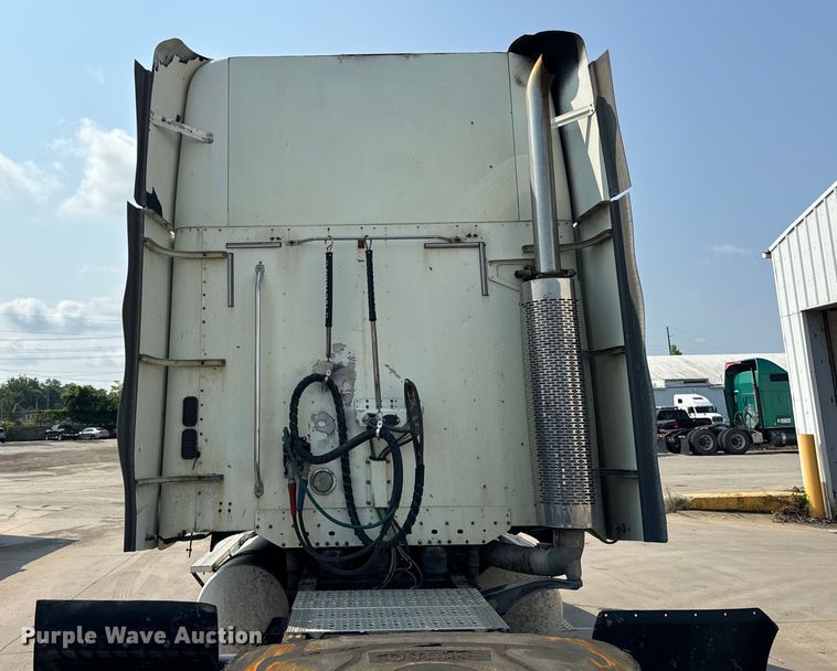 image for item OG9600 2005 Freightliner  Columbia semi truck