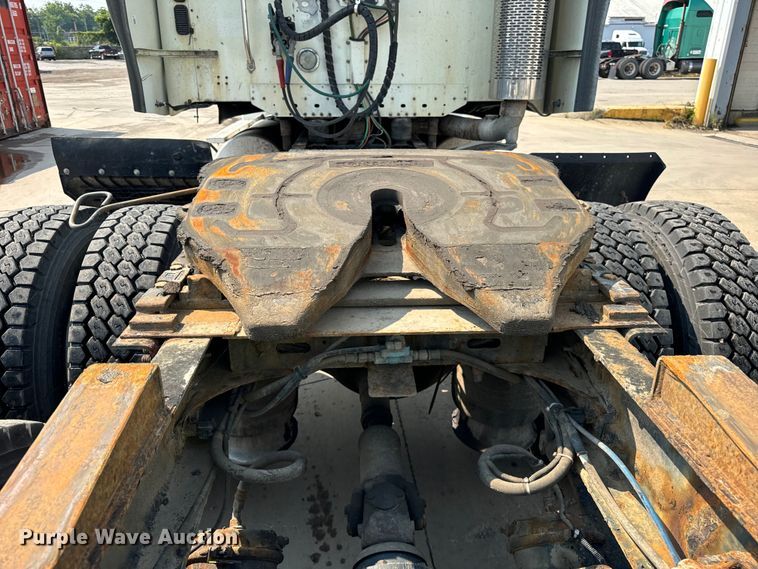 image for item OG9600 2005 Freightliner  Columbia semi truck