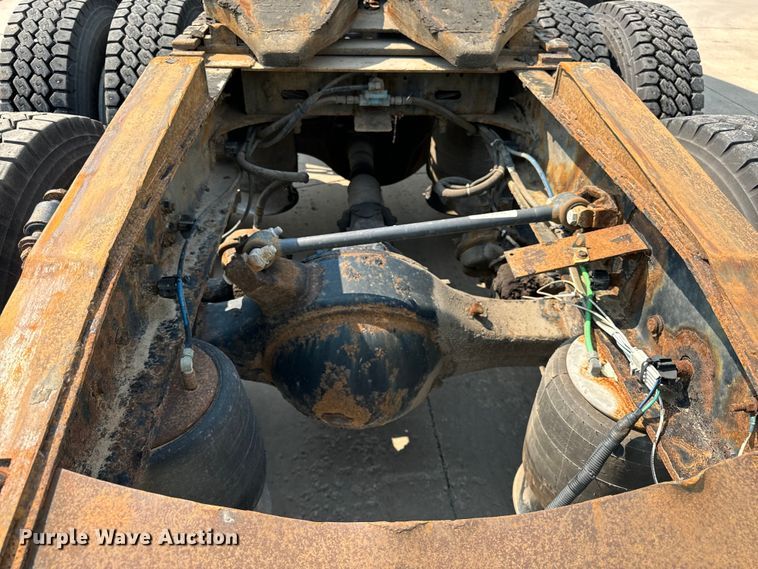 image for item OG9600 2005 Freightliner  Columbia semi truck