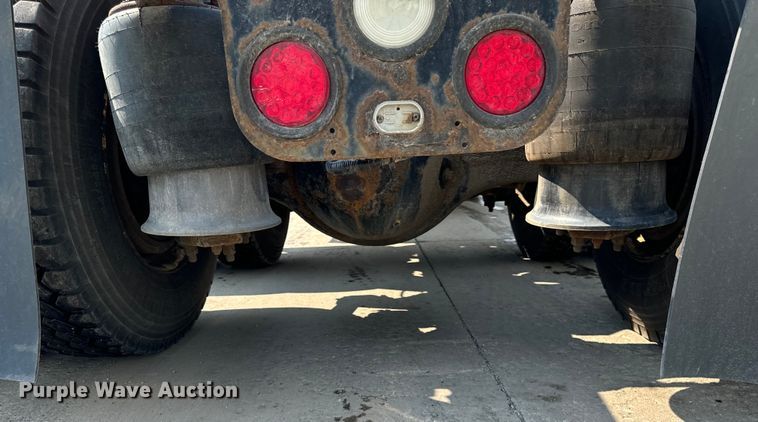 image for item OG9600 2005 Freightliner  Columbia semi truck