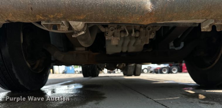 image for item OG9600 2005 Freightliner  Columbia semi truck