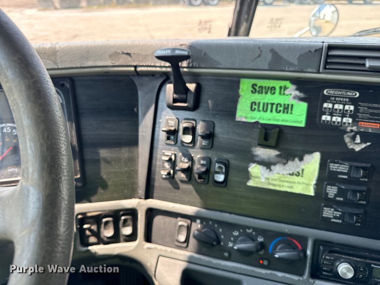 image for item OG9600 2005 Freightliner  Columbia semi truck