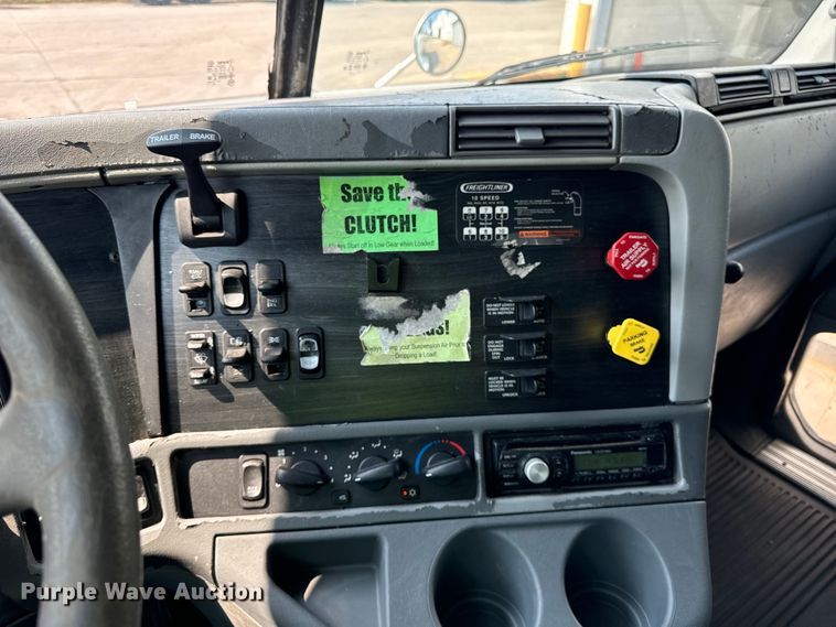 image for item OG9600 2005 Freightliner  Columbia semi truck