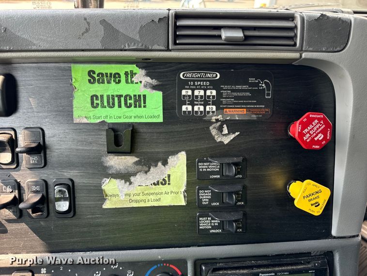 image for item OG9600 2005 Freightliner  Columbia semi truck