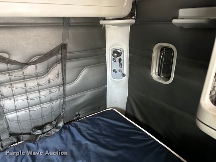 image for item OG9600 2005 Freightliner  Columbia semi truck