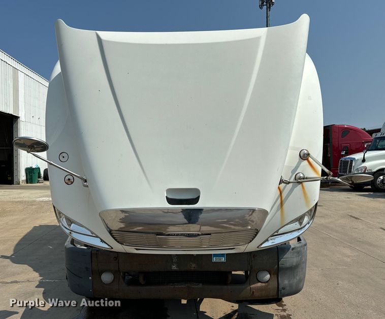 image for item OG9600 2005 Freightliner  Columbia semi truck